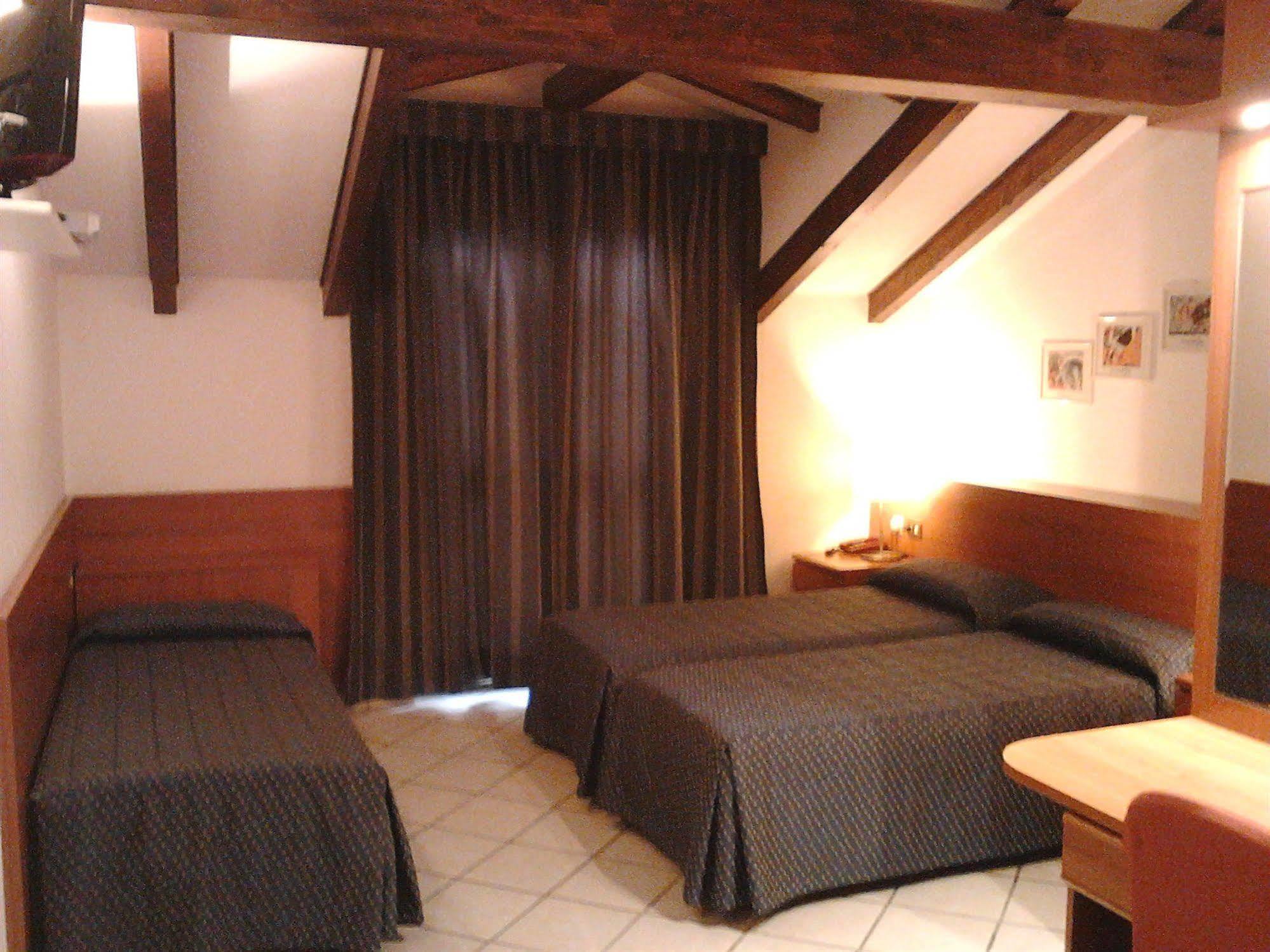 Bert Hotel Sesto San Giovanni Buitenkant foto