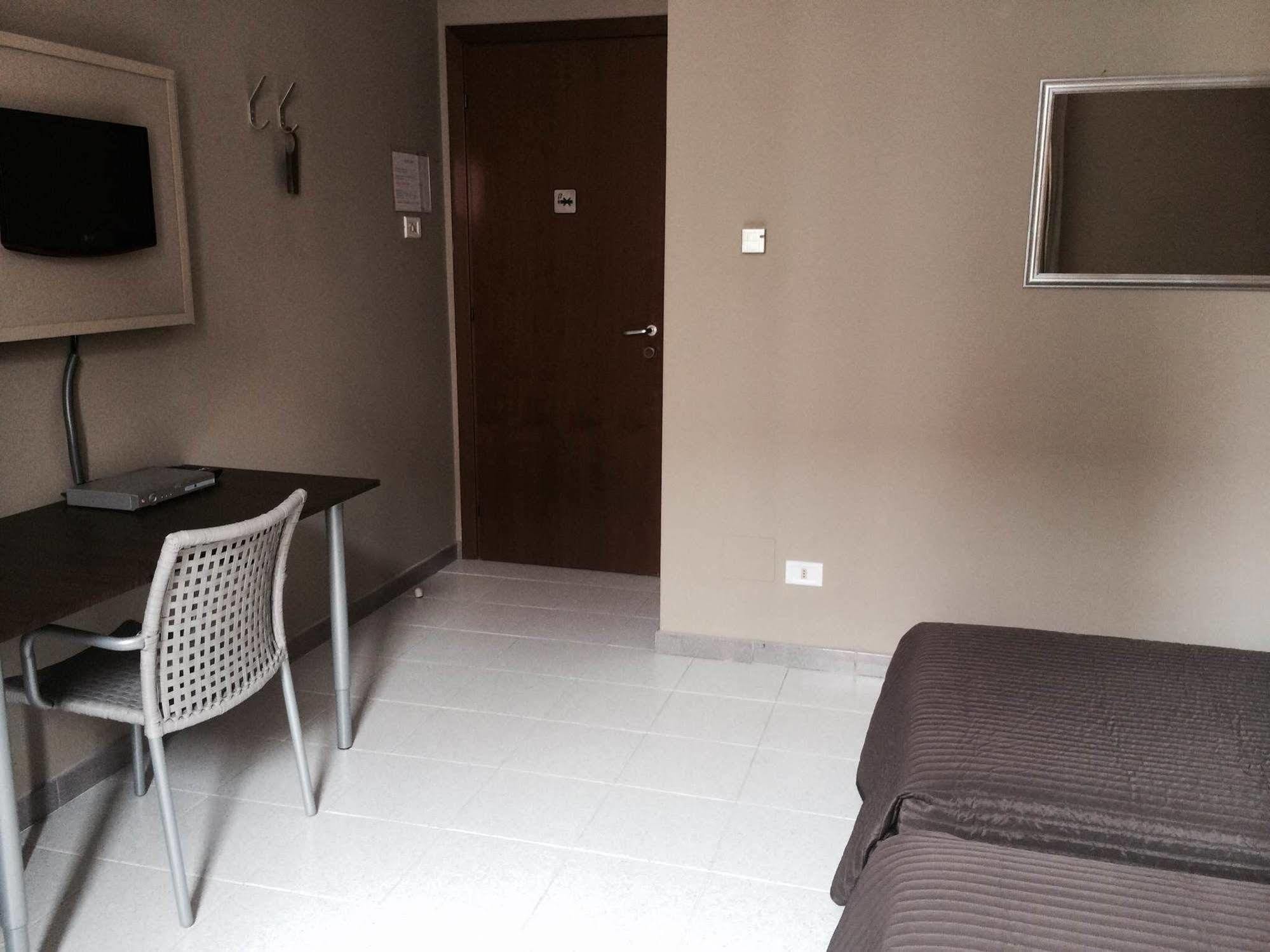 Bert Hotel Sesto San Giovanni Buitenkant foto